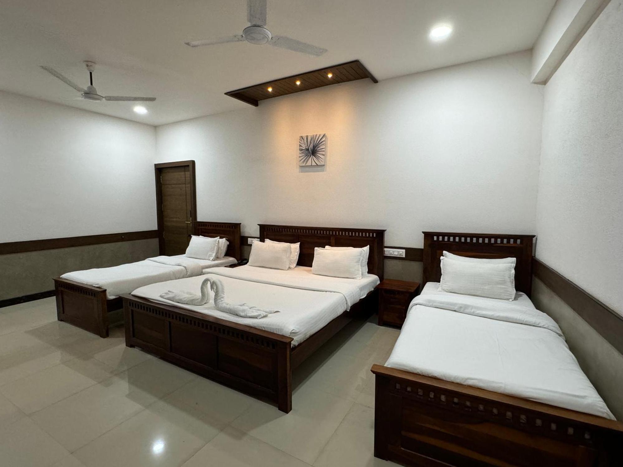 Hotel Tirth By Sonu'S Ujjain Room photo