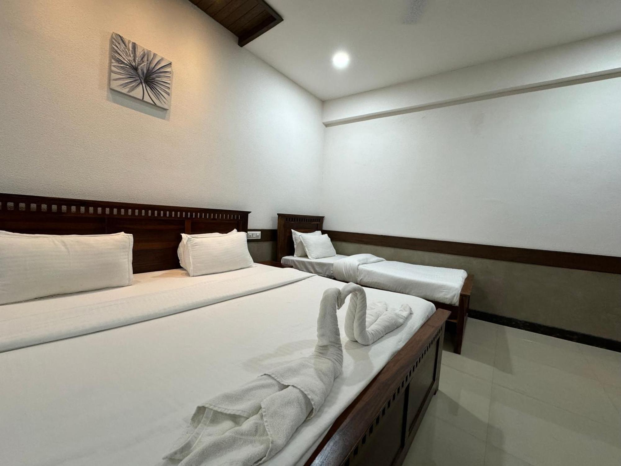 Hotel Tirth By Sonu'S Ujjain Room photo